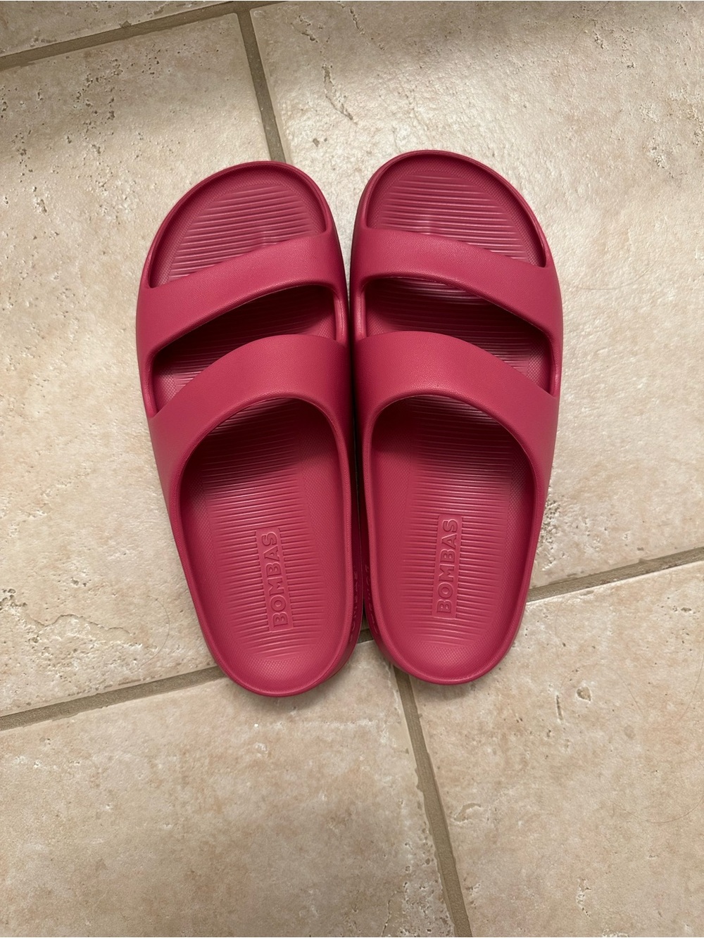 Like new Bombas Women’s Friday Slide in Dark Peony (PINKISH) - size 8.